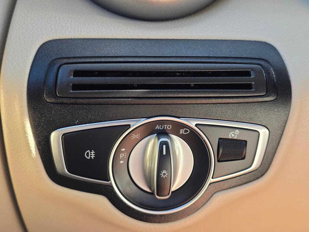 Used 2022 Mercedes-Benz GLC 300 4MATIC image 39