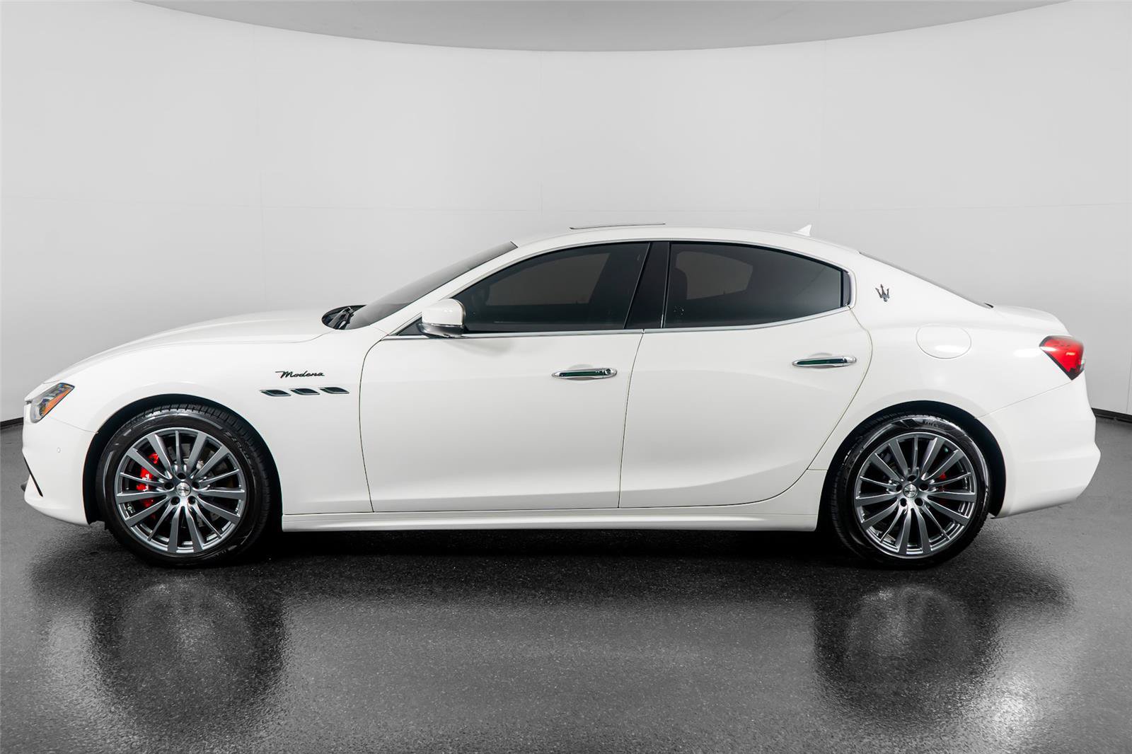 Used 2023 Maserati Ghibli Modena RWD image 15
