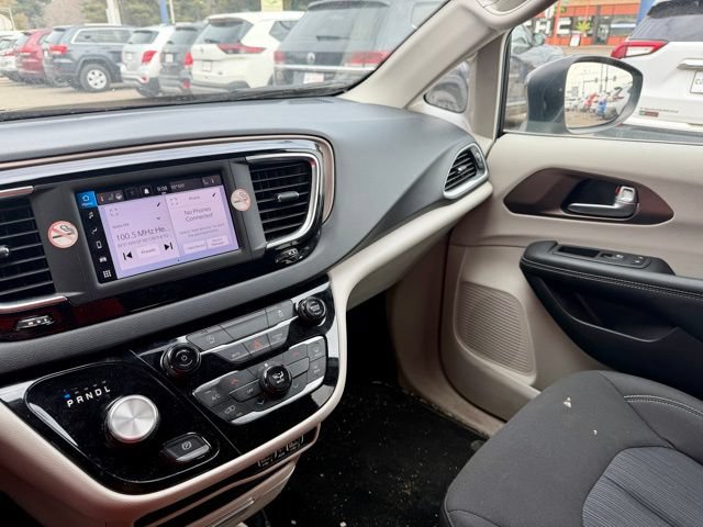 Used 2023 Chrysler Voyager LX FWD image 37