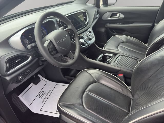 Used 2025 Chrysler Pacifica Limited FWD image 10