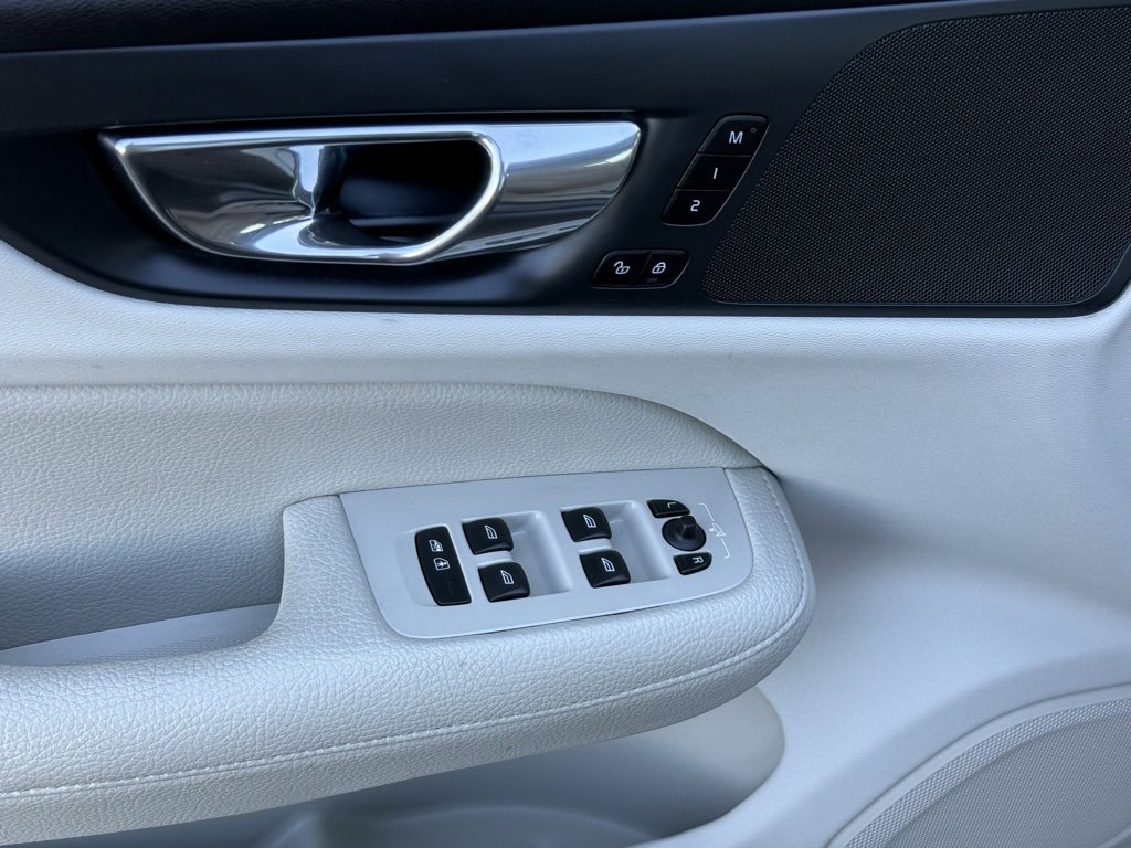 Used 2019 Volvo S60 T5 Momentum w/ Premium Package image 14