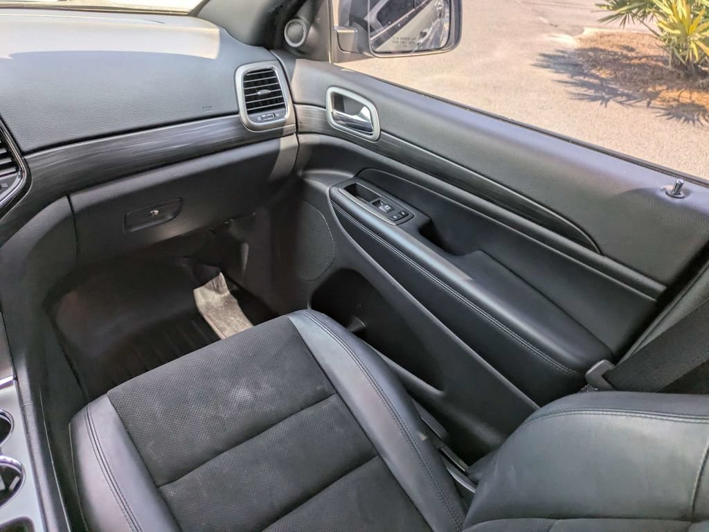 Used 2022 Jeep Grand Cherokee Laredo X RWD image 17