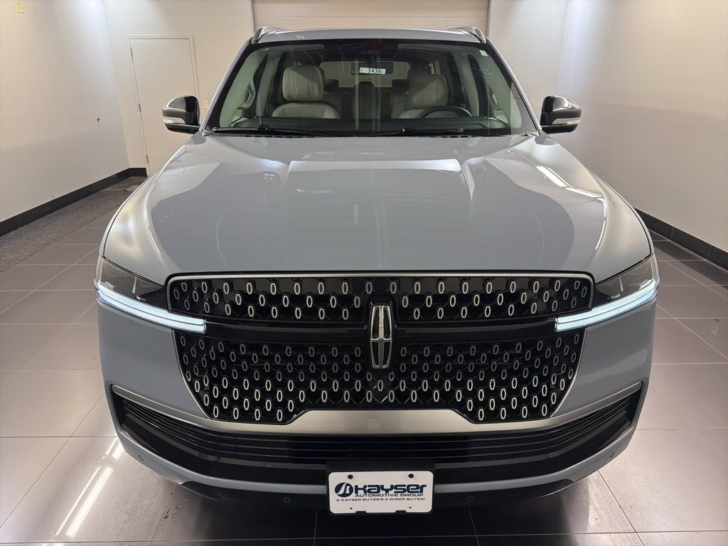 Used 2026 Lincoln Navigator L Reserve AWD/4WD image 2