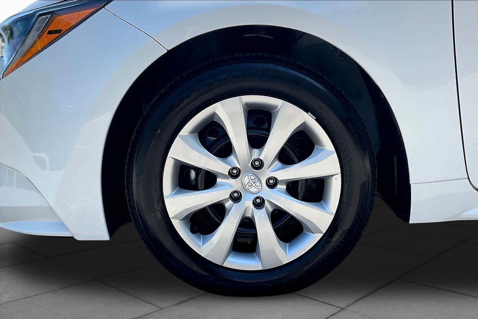 Used 2026 Toyota Corolla LE FWD image 10