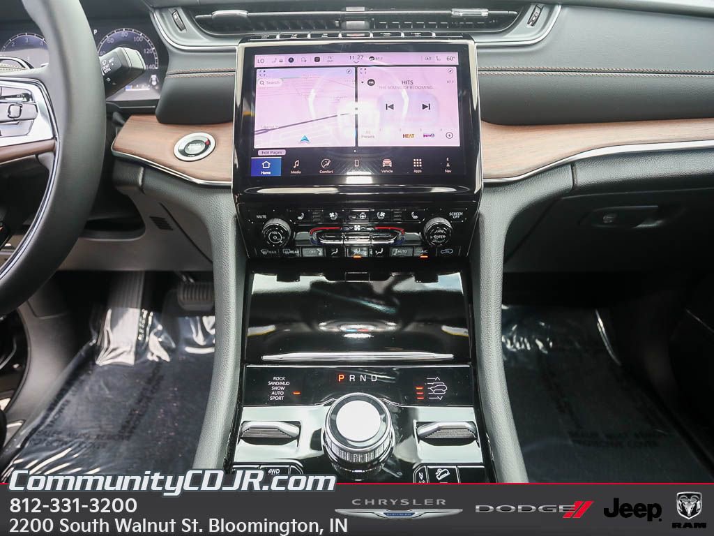 New 2025 Jeep Grand Cherokee L Summit w/ Advanced Protech Group IV image 15