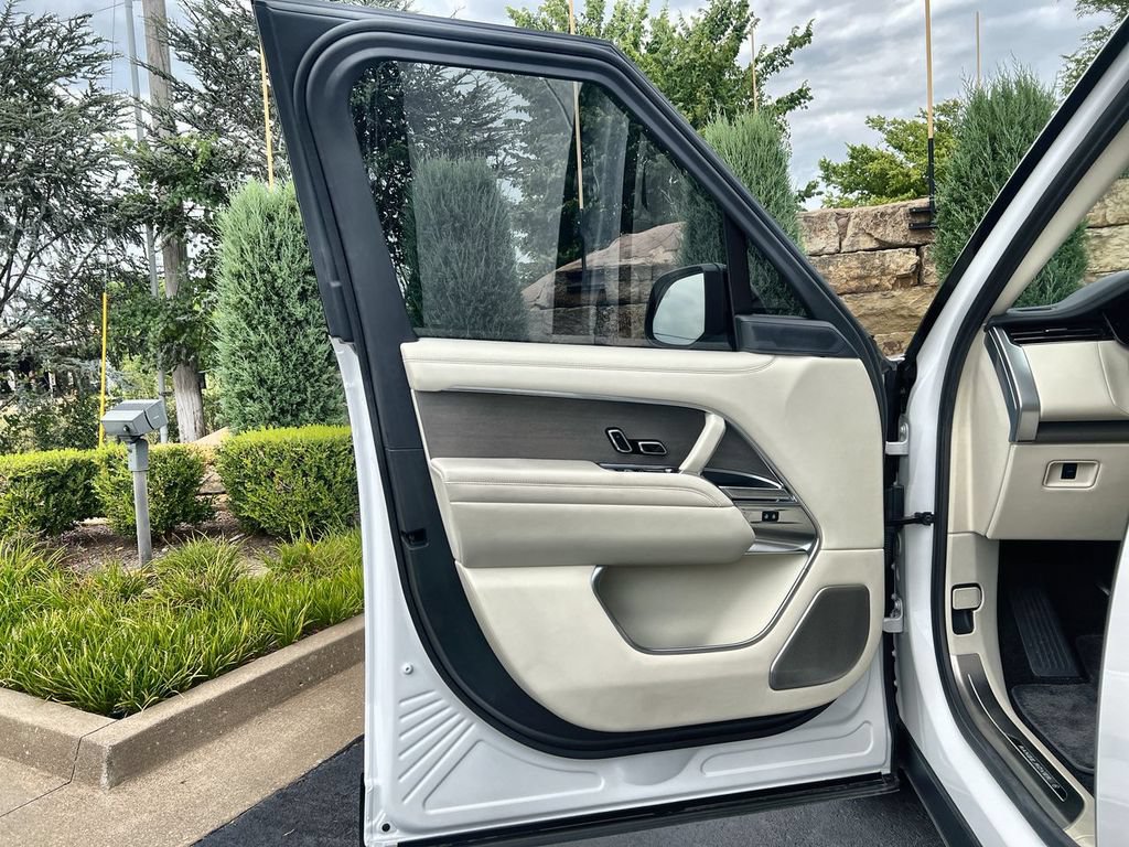 Certified 2023 Land Rover Range Rover SV AWD/4WD image 17