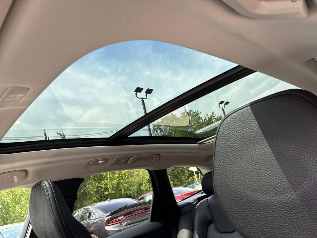 Used 2023 Volvo XC60 B5 Plus AWD/4WD image 31