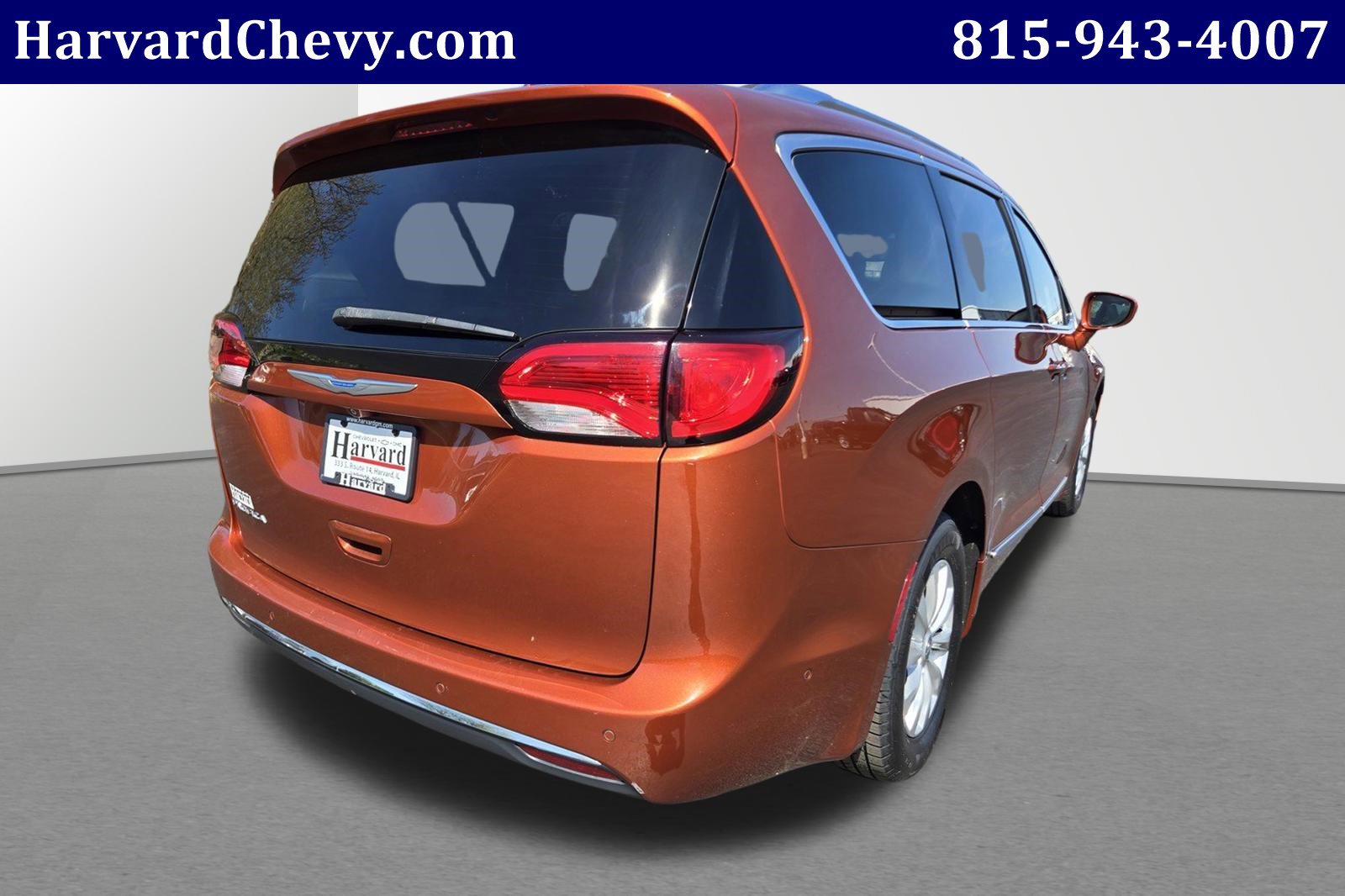 Used 2018 Chrysler Pacifica Touring-L Plus w/ Advanced Safetytec Group FWD image 4