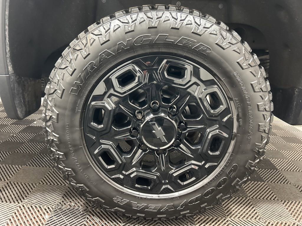 Used 2022 Chevrolet Silverado 2500 High Country w/ Safety Package II image 39