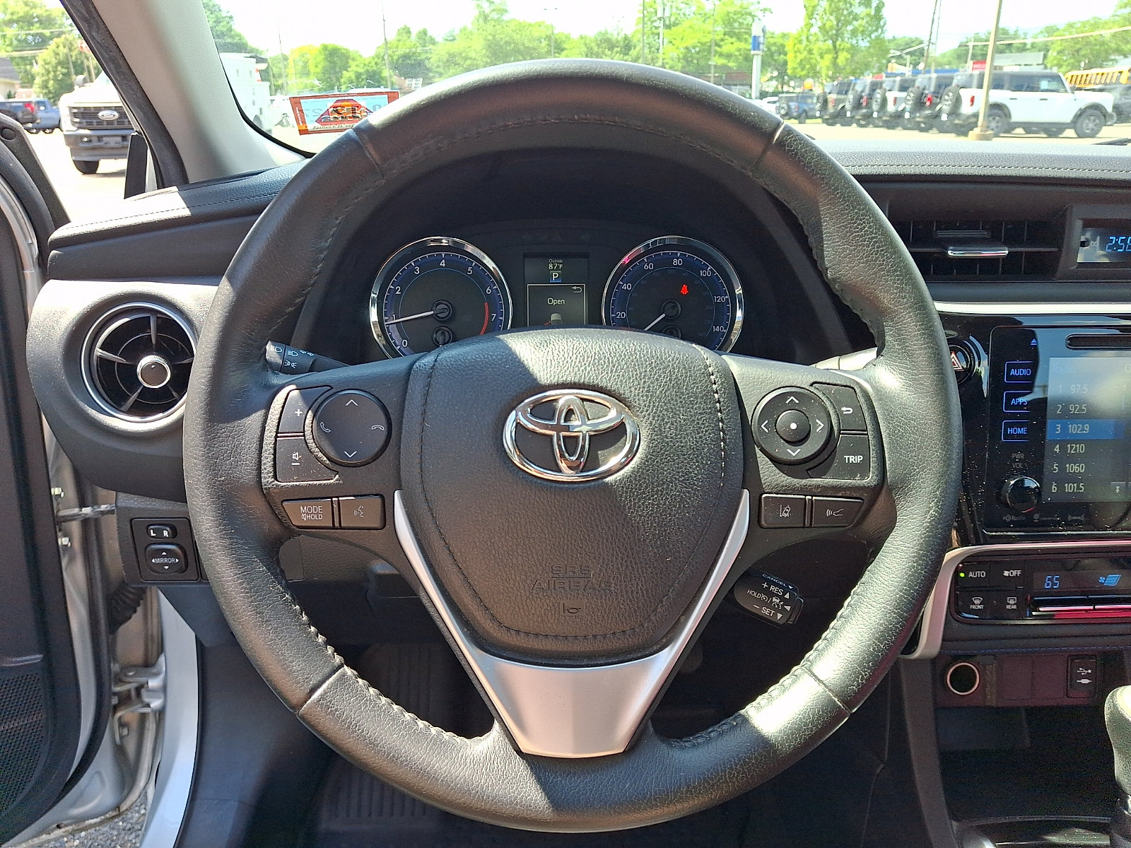 Used 2019 Toyota Corolla SE w/ SE Premium Package FWD image 21