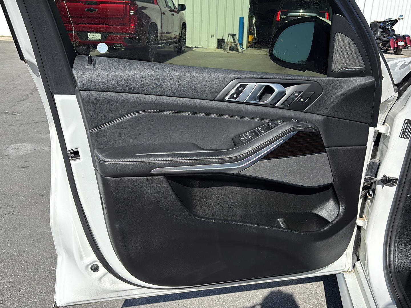 Used 2019 BMW X5 xDrive50i w/ M Sport Package AWD/4WD image 14