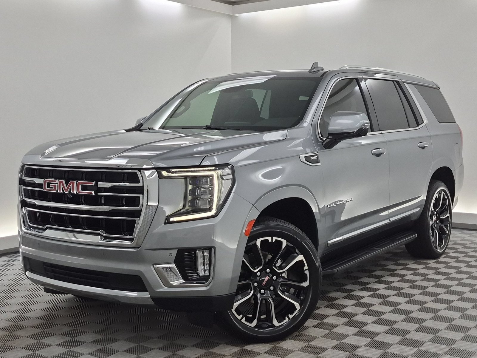 Used 2023 GMC Yukon SLT w/ SLT Premium Package AWD/4WD image 1