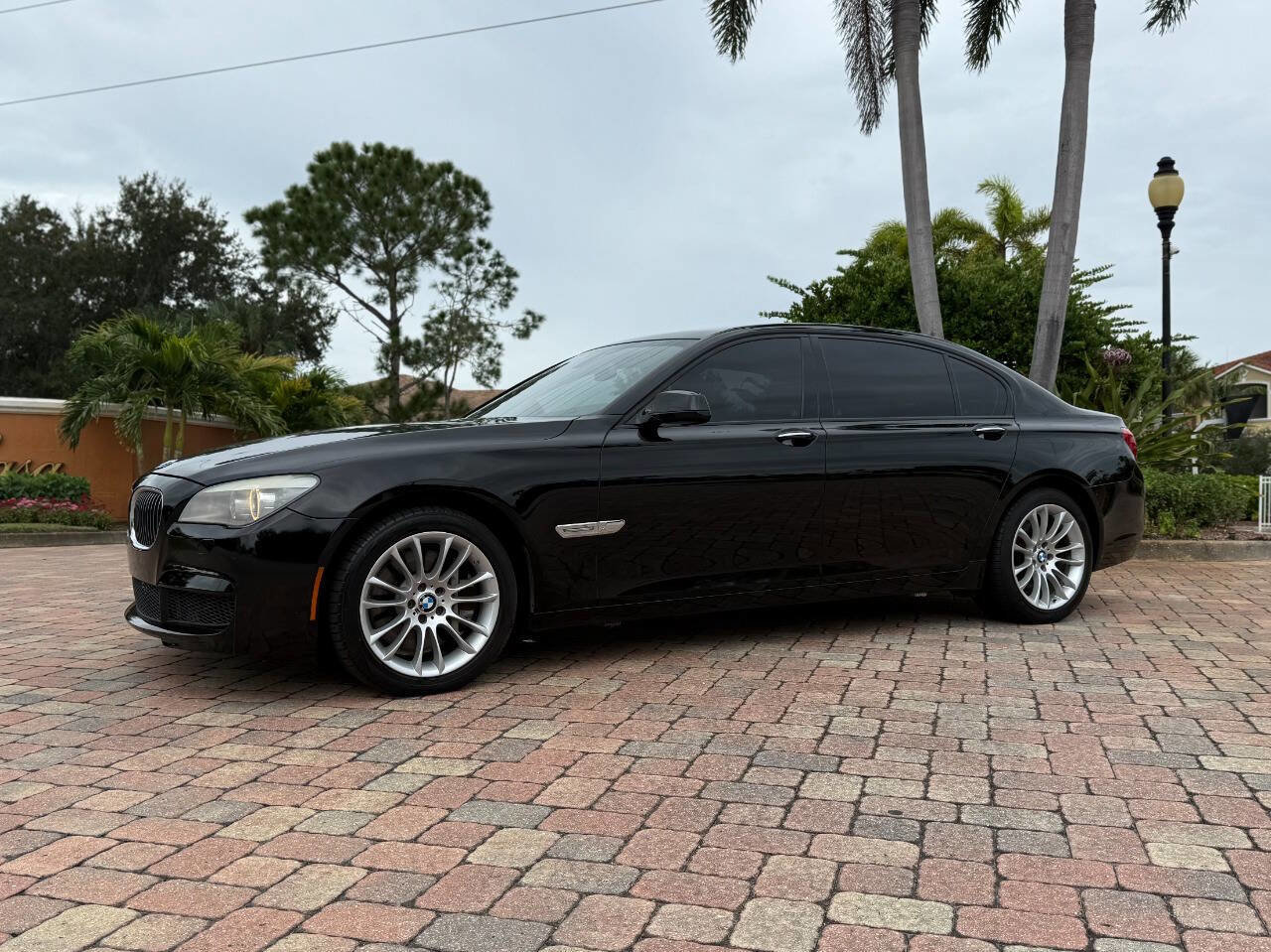 Used 2012 BMW 750Li image 2