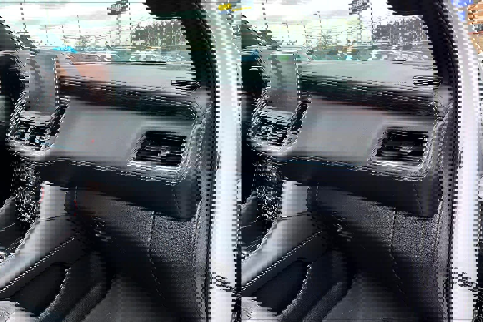 Used 2023 Chevrolet Suburban Z71 w/ Luxury Package image 18