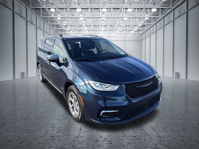 Used 2023 Chrysler Pacifica Limited w/ Uconnect Theater Family Group AWD/4WD image 7