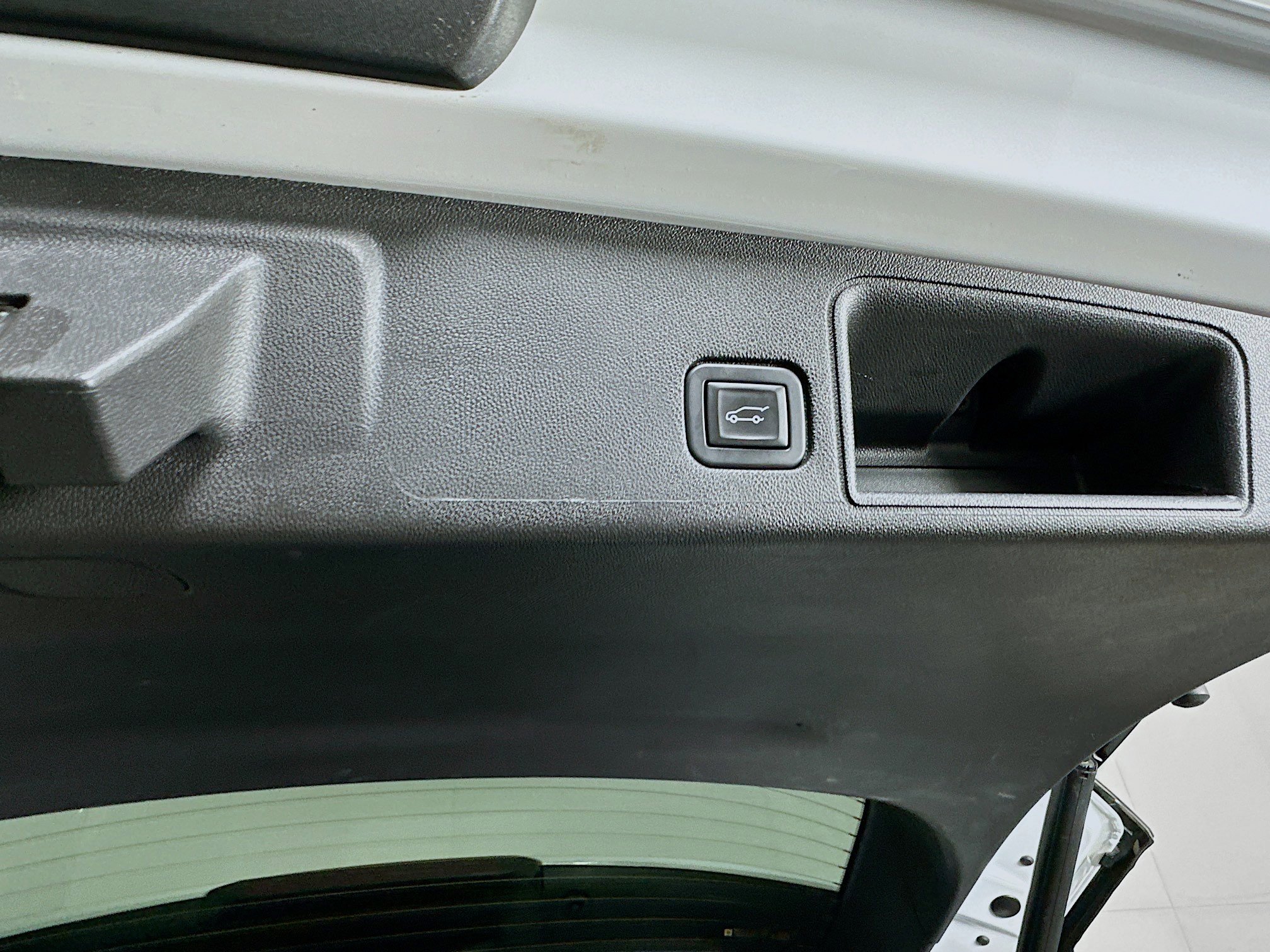 Used 2023 GMC Terrain SLT image 28