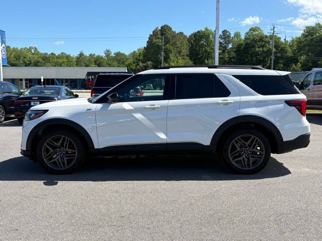 Used 2025 Ford Explorer ST-Line w/ ST-Line Street Pack AWD/4WD image 2