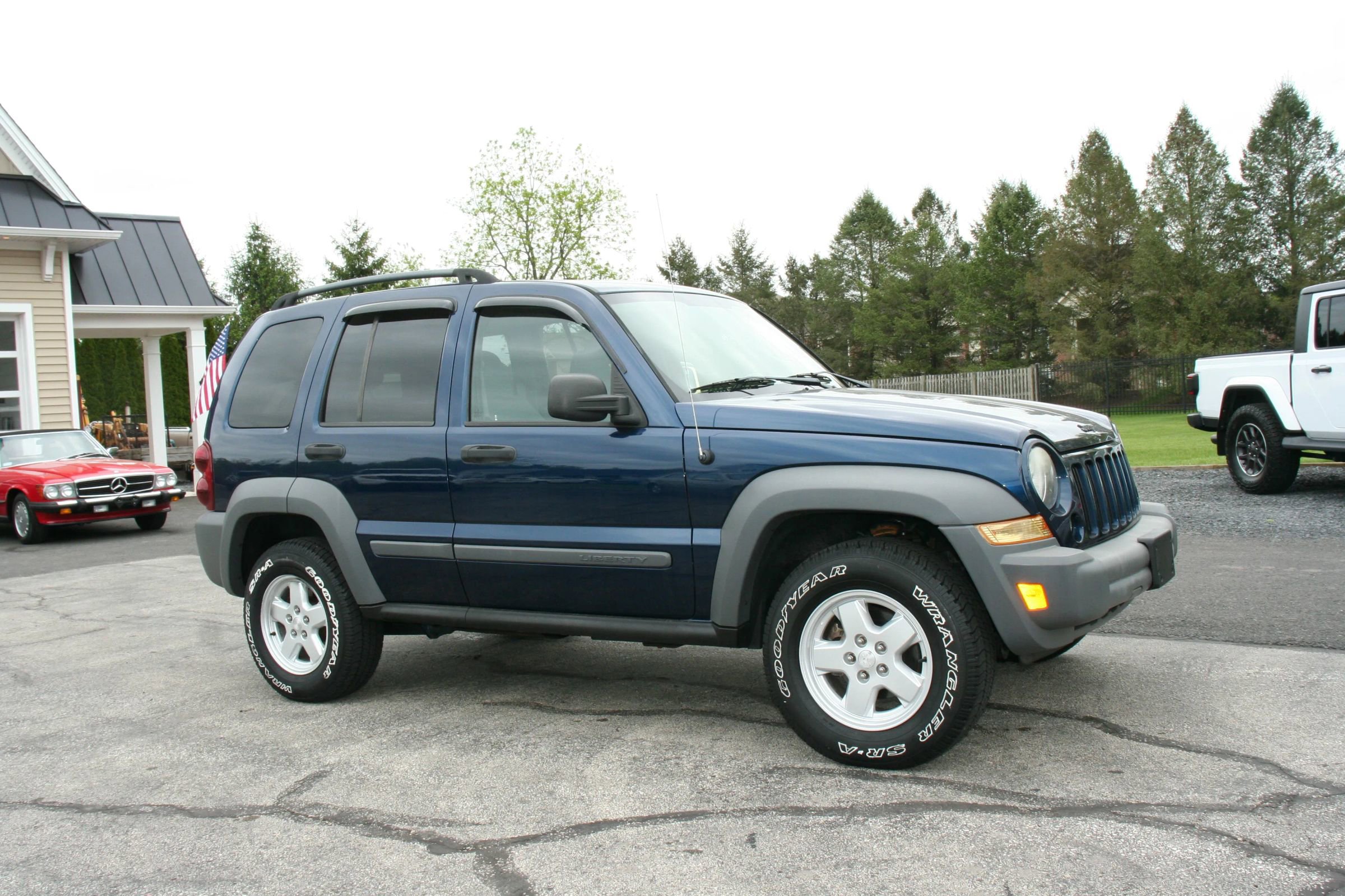Used 2005 Jeep Liberty Sport AWD/4WD image 2