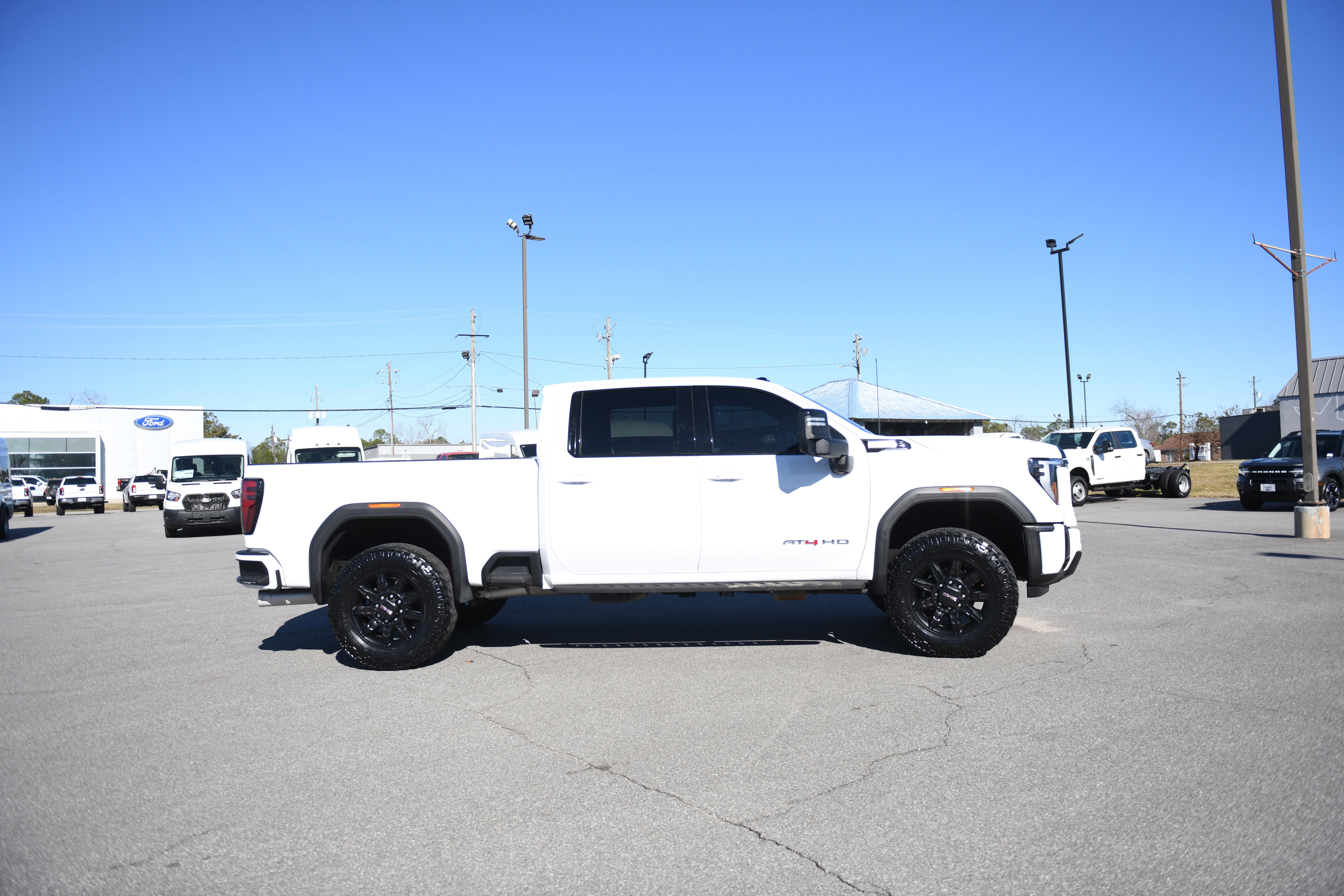 Used 2024 GMC Sierra 2500 AT4 w/ Technology Package image 12
