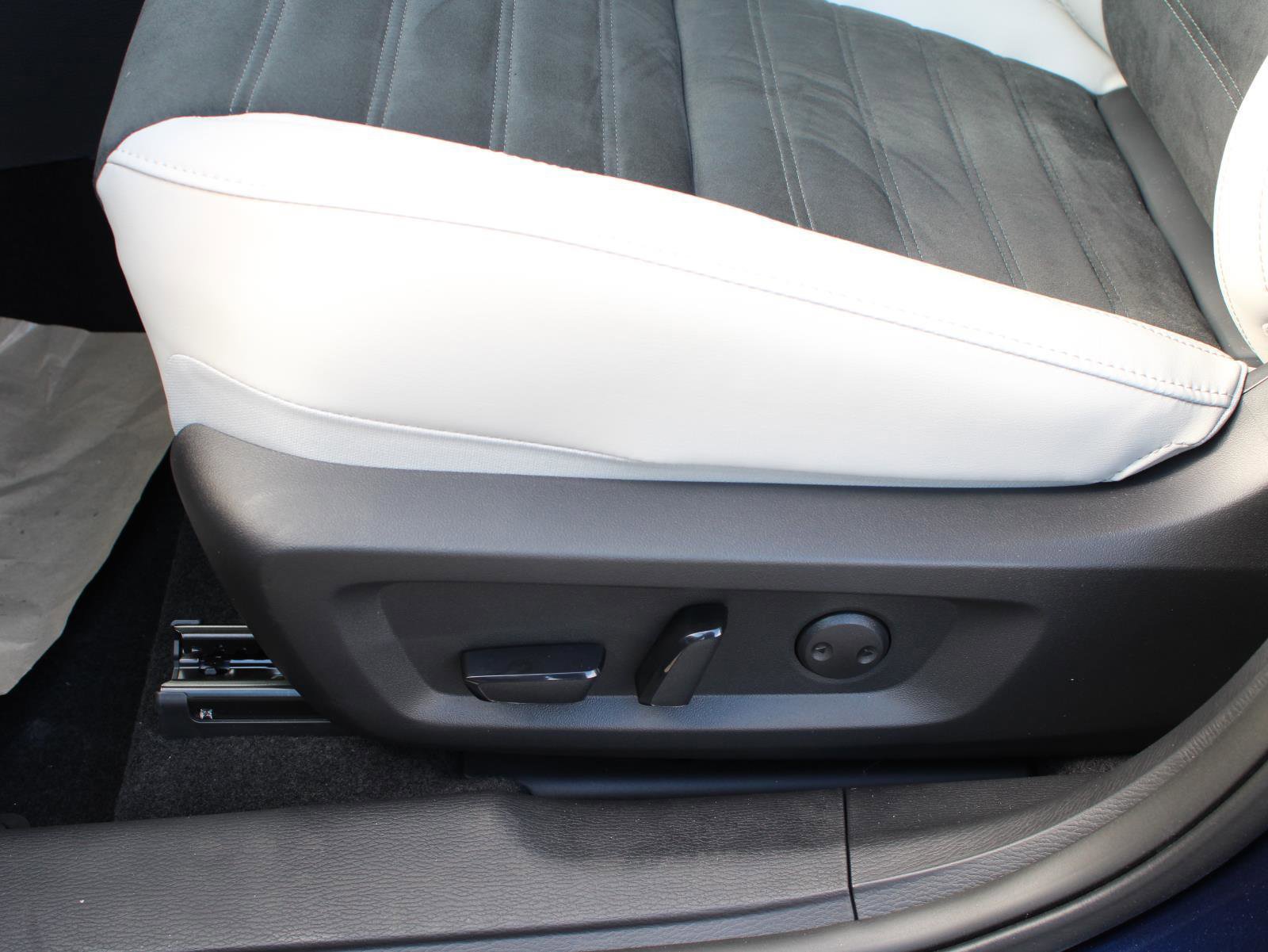 New 2025 Mitsubishi Outlander SE image 16