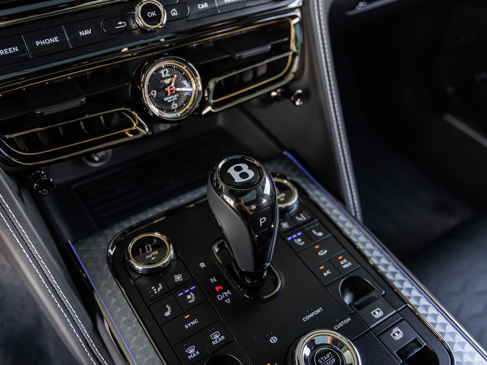 Used 2025 Bentley Flying Spur Plug-In Hybrid AWD/4WD image 38