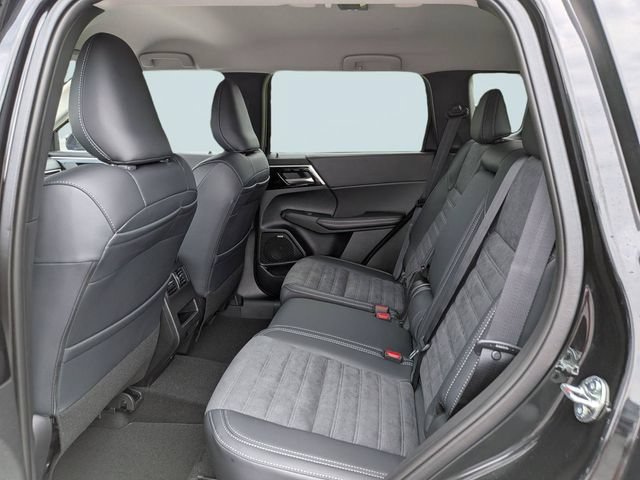 New 2026 Mitsubishi Outlander SE FWD image 12