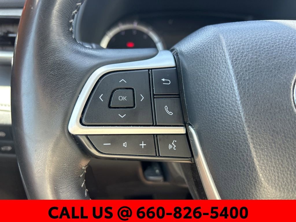 Used 2024 Toyota Highlander LE image 19