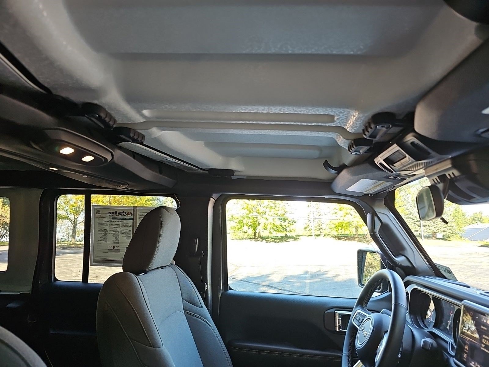 Used 2025 Jeep Wrangler Unlimited Sahara AWD/4WD image 12