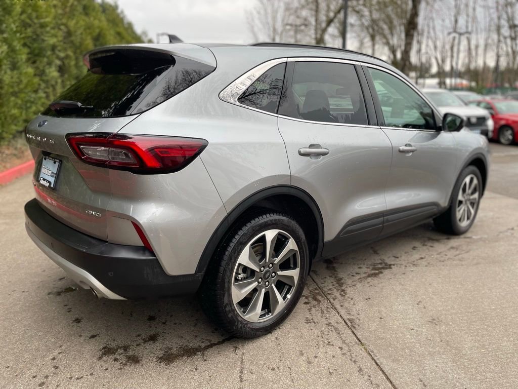 Used 2024 Ford Escape Platinum image 4