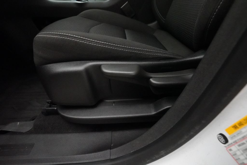 Used 2024 GMC Terrain SLE w/ LPO, Floor Liner Package AWD/4WD image 28
