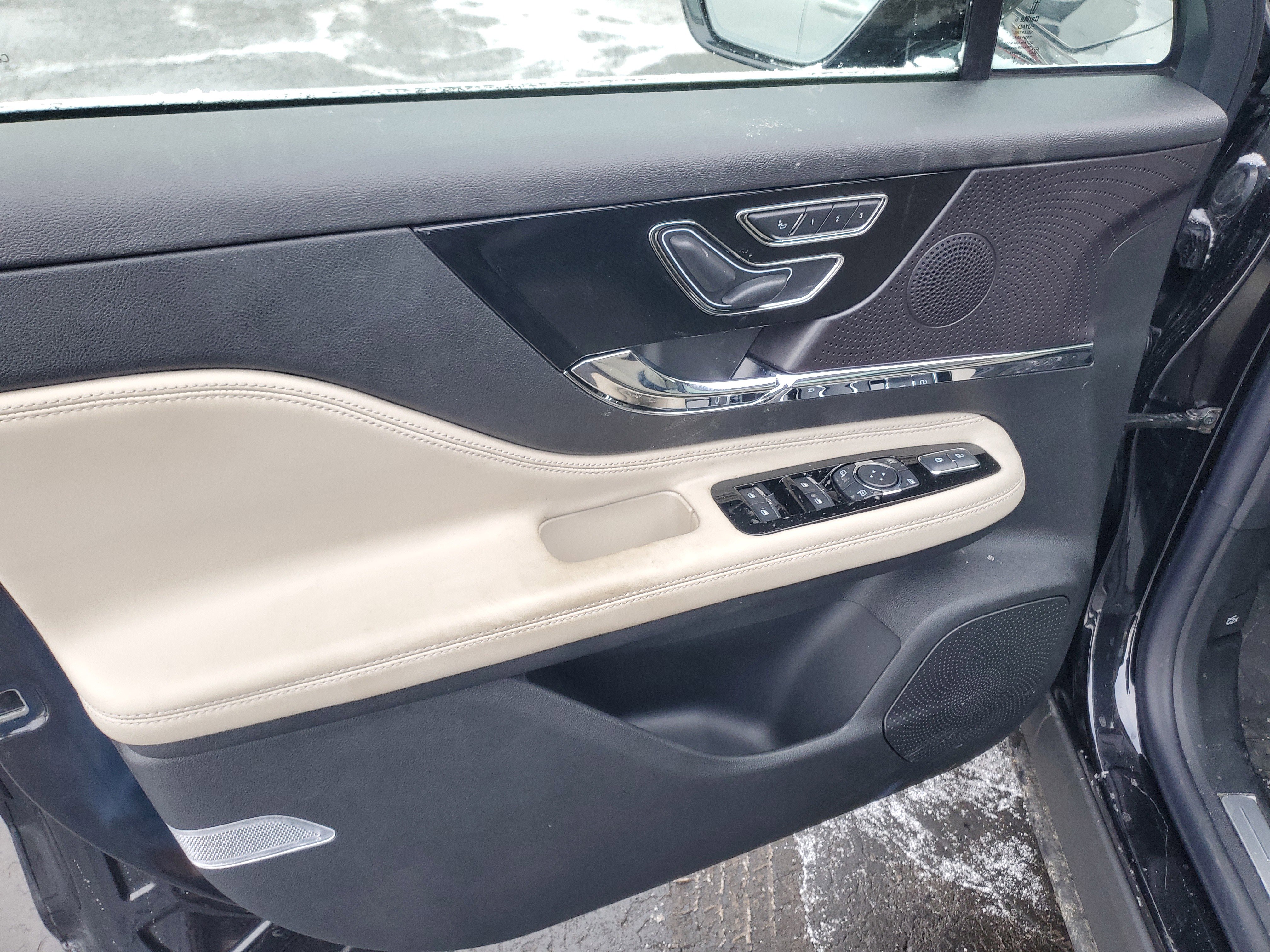 New 2025 Lincoln Corsair Reserve image 8