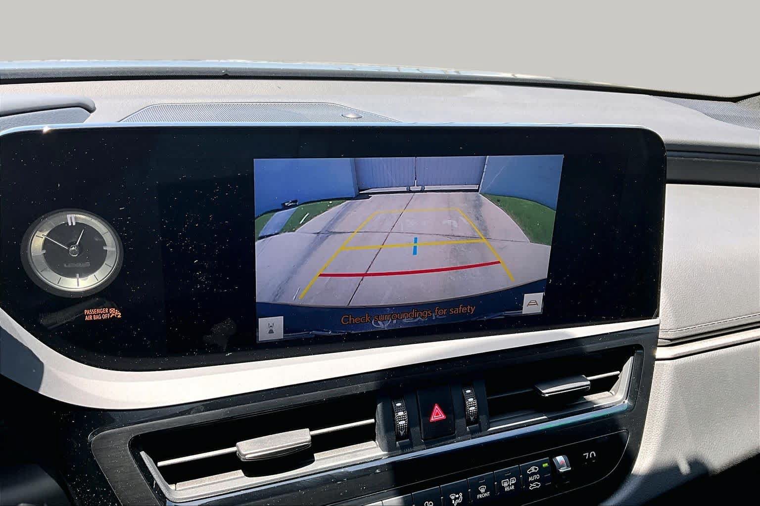 Used 2025 Lexus ES 300h w/ Premium Package FWD image 26