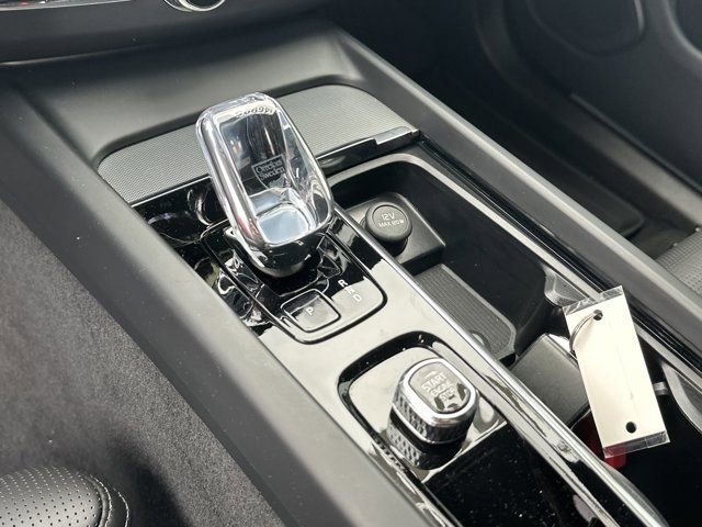Used 2024 Volvo XC60 B5 Ultimate w/ Protection Package Premier image 31