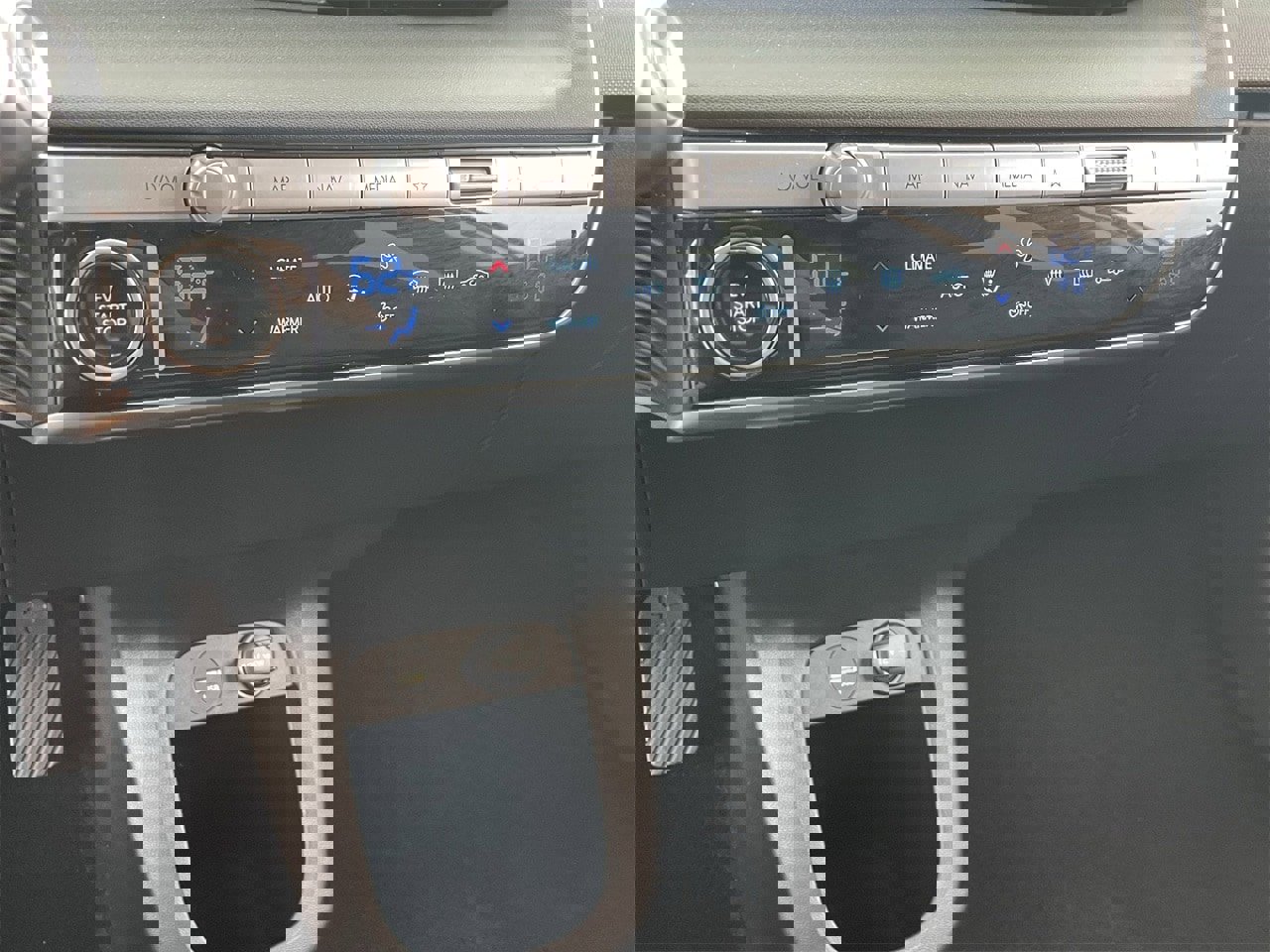 Used 2022 Hyundai Ioniq 5 SE w/ Cargo Package image 26