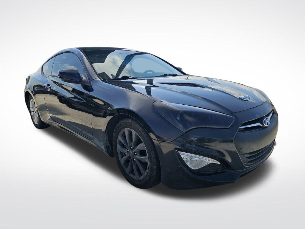 Used 2014 Hyundai Genesis 2.0T RWD image 2
