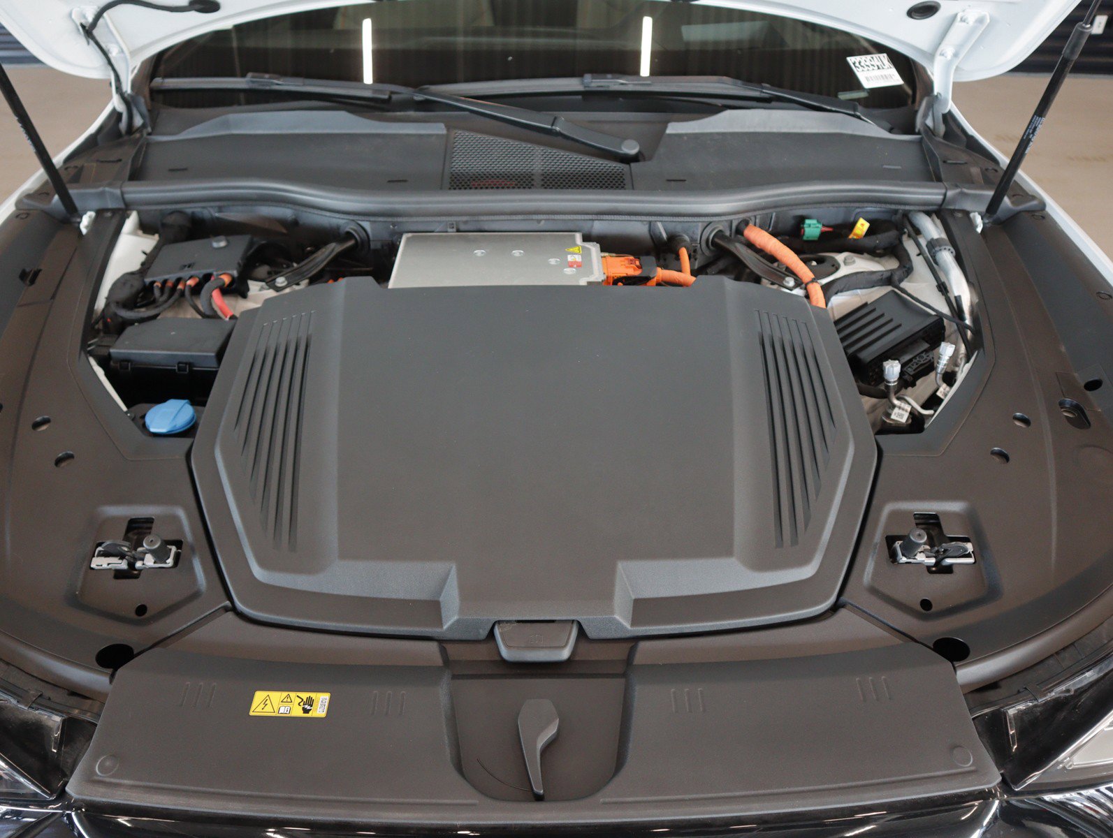 Used 2024 Audi Q8 e-tron Prestige w/ Prestige Package image 4