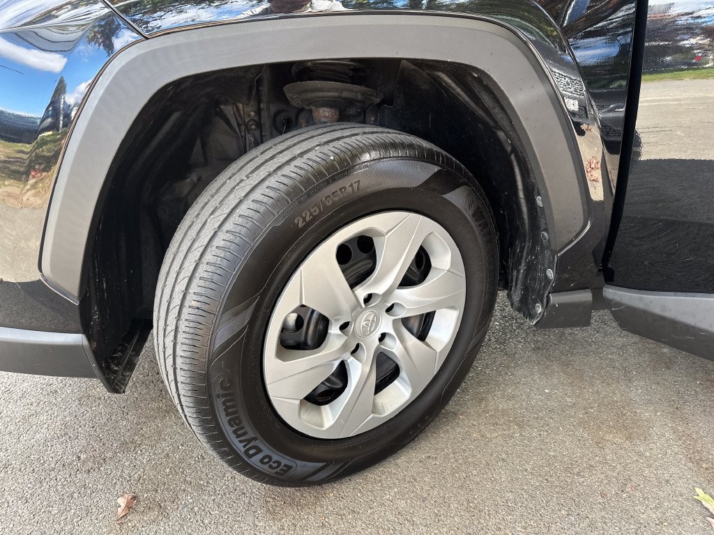 Used 2019 Toyota RAV4 LE AWD/4WD image 7