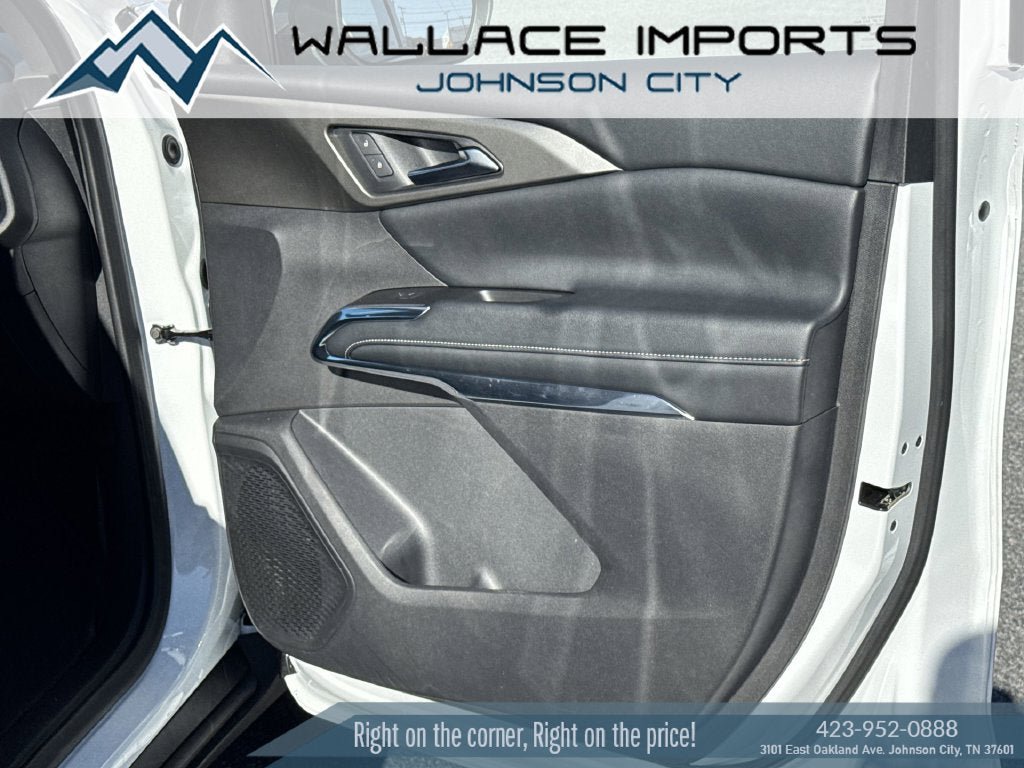 Used 2025 Chevrolet Traverse LT FWD image 33