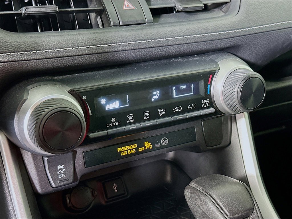 Used 2021 Toyota RAV4 LE image 14