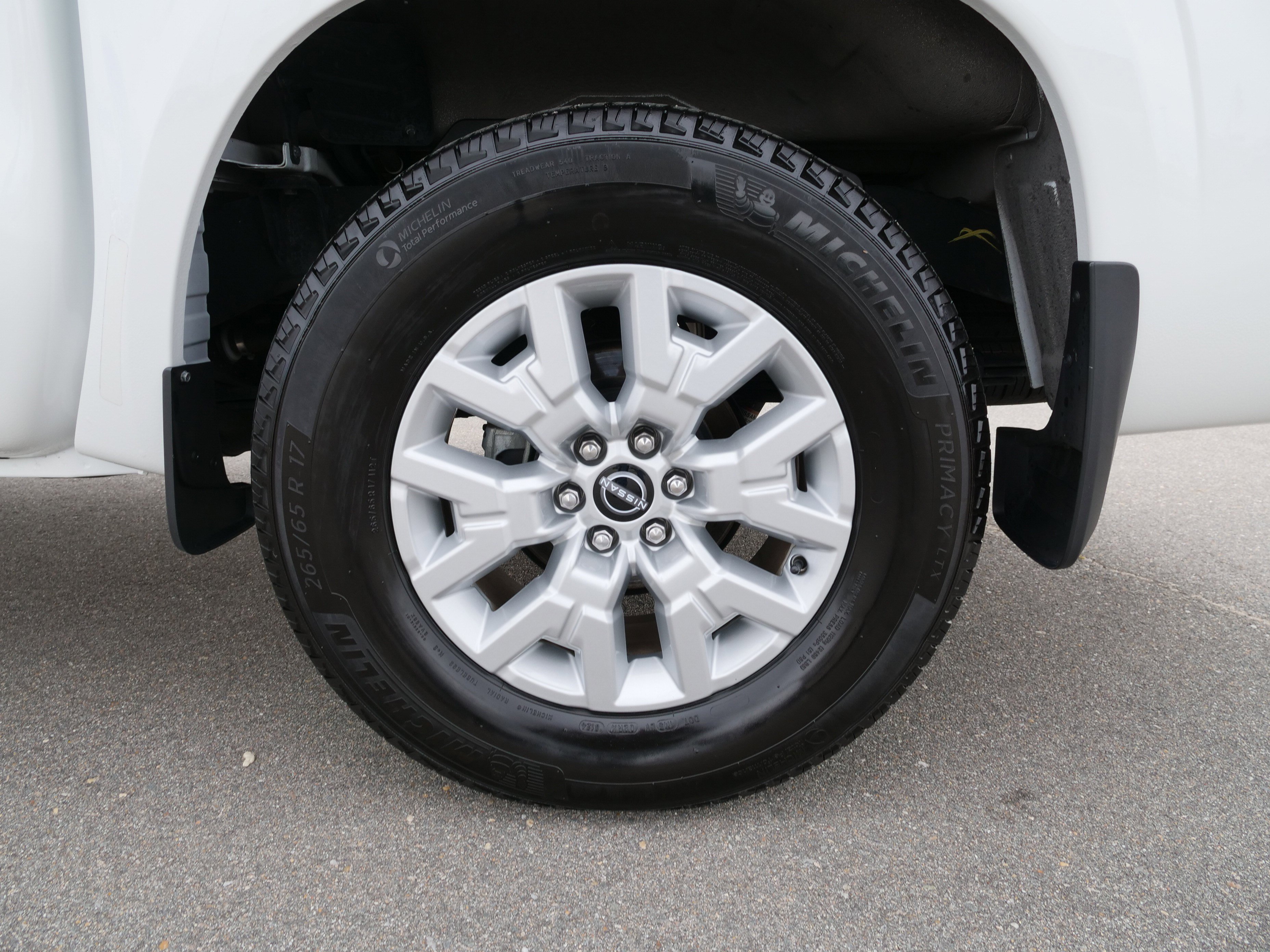 Used 2024 Nissan Frontier SV w/ SV Convenience Package image 13