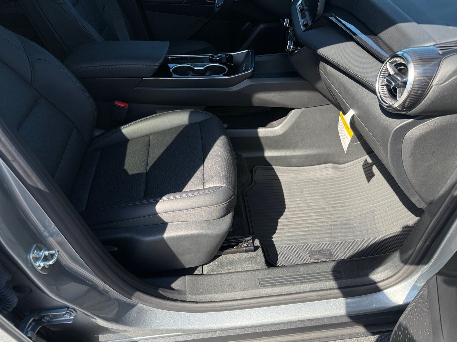 New 2026 Chevrolet Equinox LT w/ Convenience Package II FWD image 12