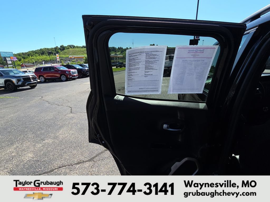 Used 2017 Jeep Renegade Latitude AWD/4WD image 26