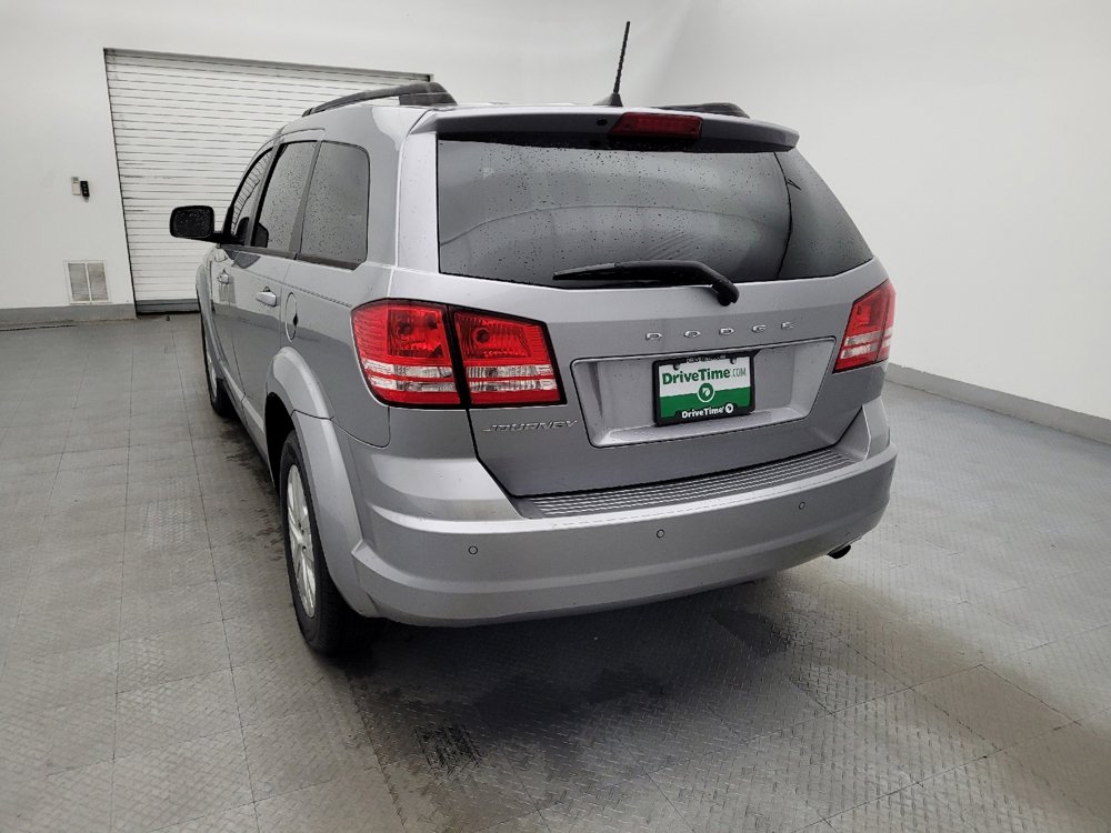 Used 2020 Dodge Journey SE w/ SE Popular Equipment Group image 6