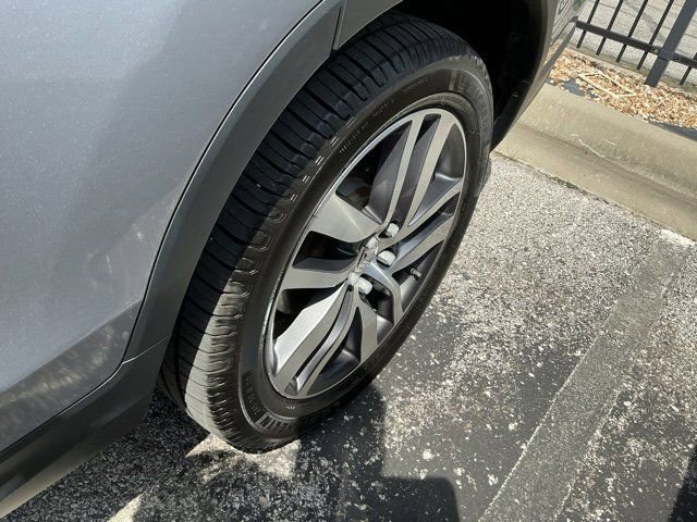 Used 2017 Honda Pilot Touring image 16