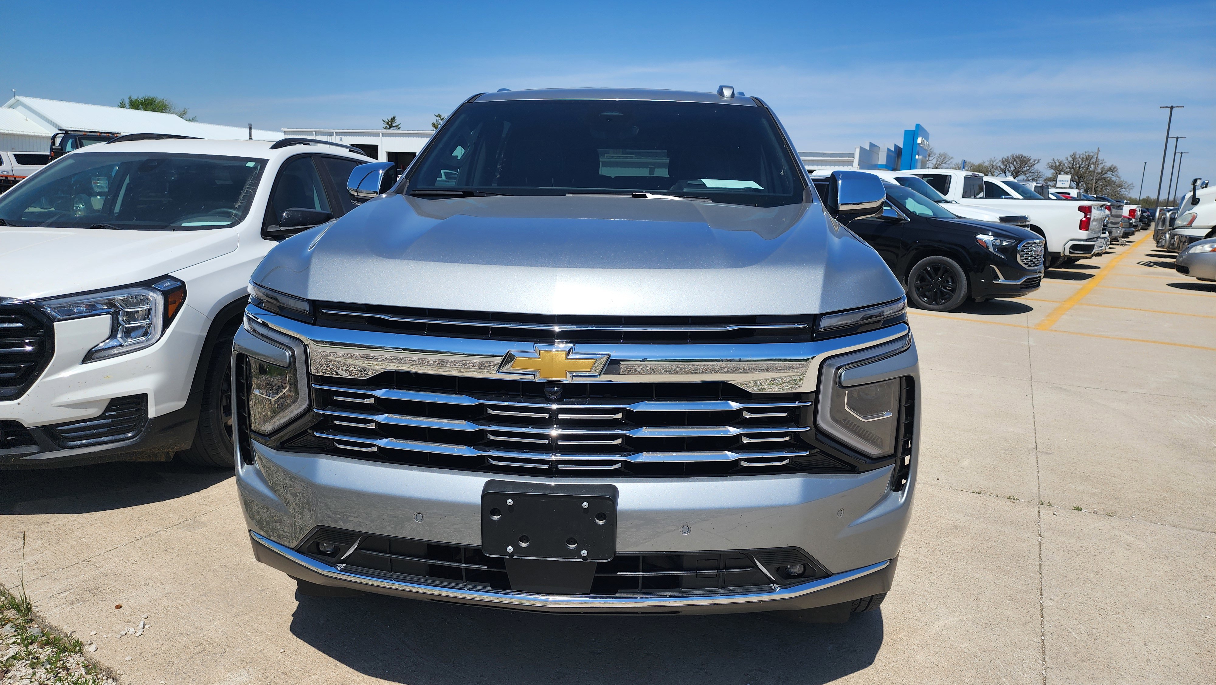 Used 2025 Chevrolet Tahoe Premier AWD/4WD image 2