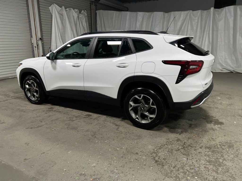 Used 2025 Chevrolet Trax LT image 5