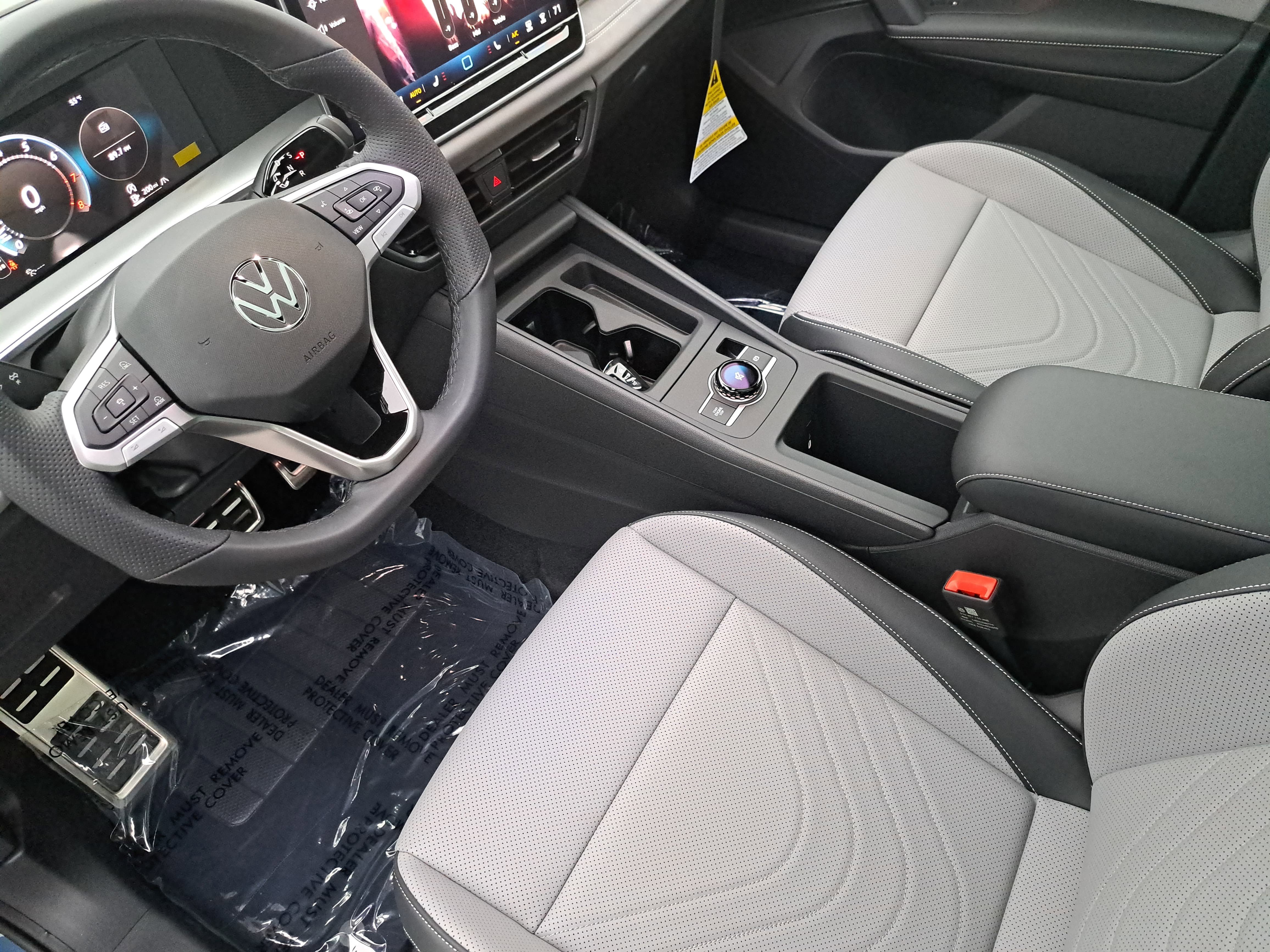 New 2026 Volkswagen Tiguan SE R-Line AWD/4WD image 16