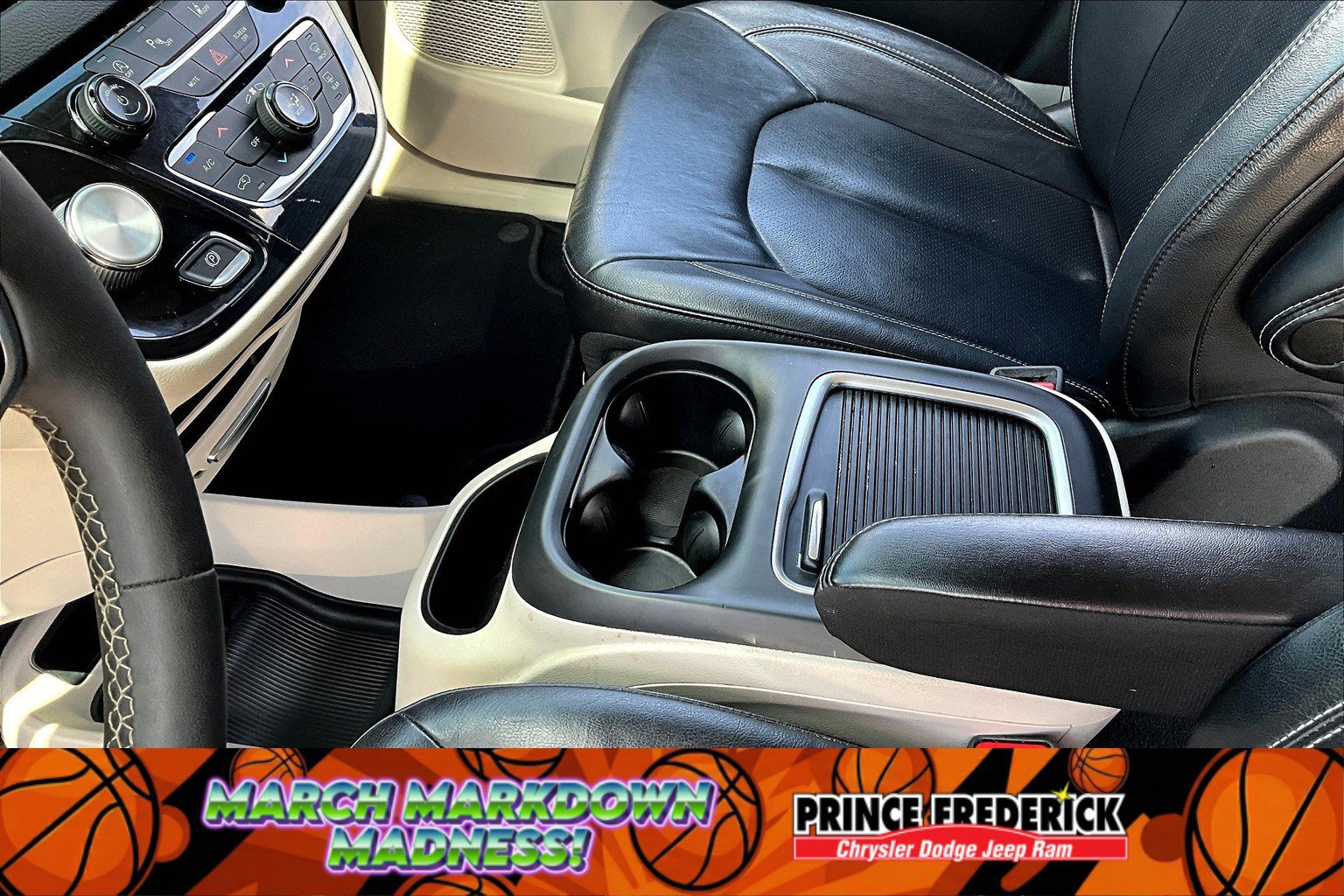 Used 2022 Chrysler Pacifica Touring-L image 14