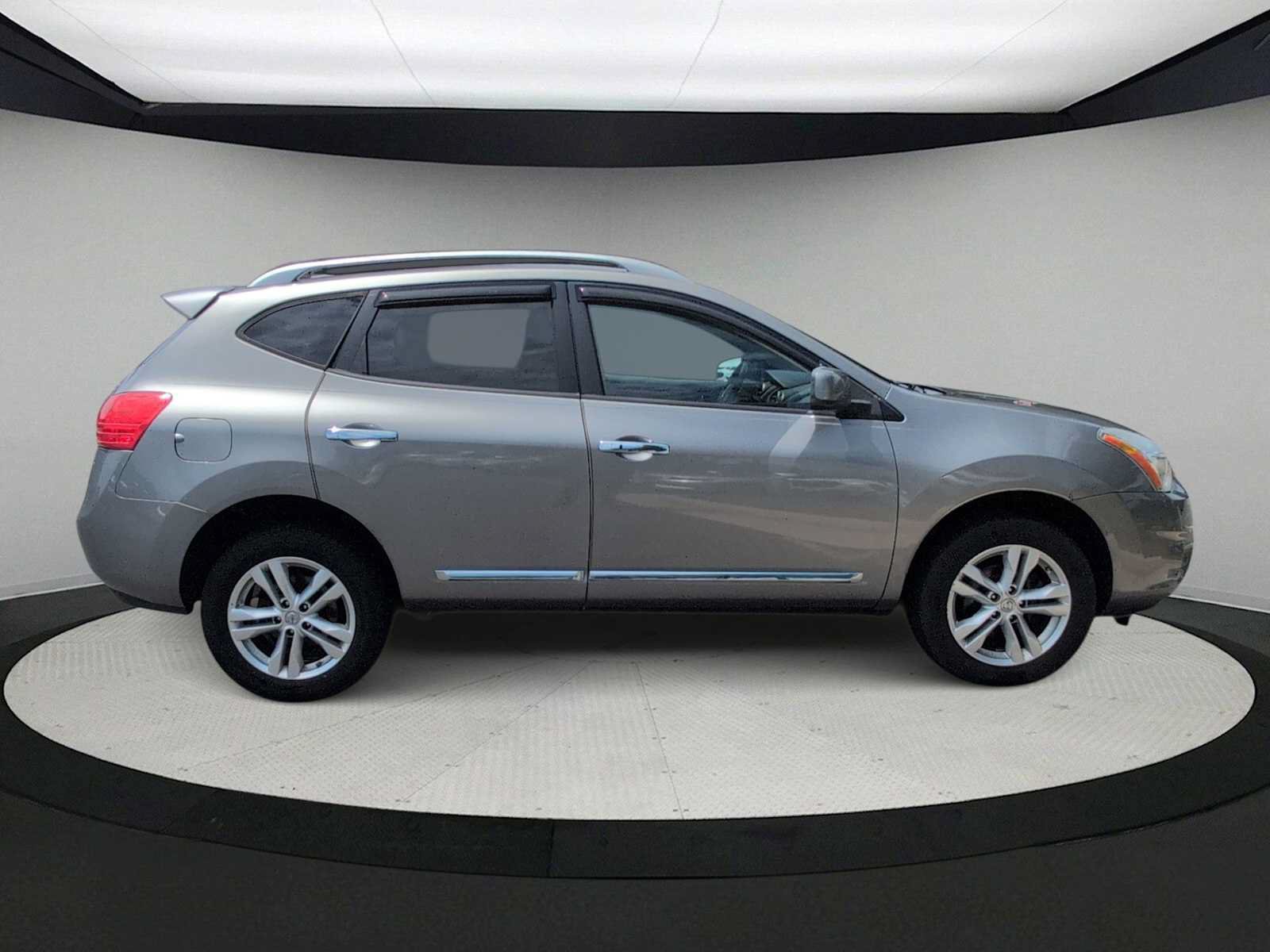 Used 2013 Nissan Rogue SV FWD image 9