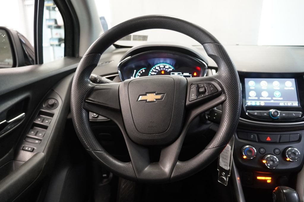 Used 2018 Chevrolet Trax LS FWD image 17
